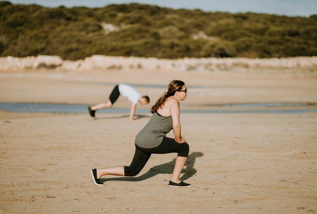 Infographic showing benefits of good natural prenatal exercises: reduced back pain, better sleep, lower C-section risk, improved mood