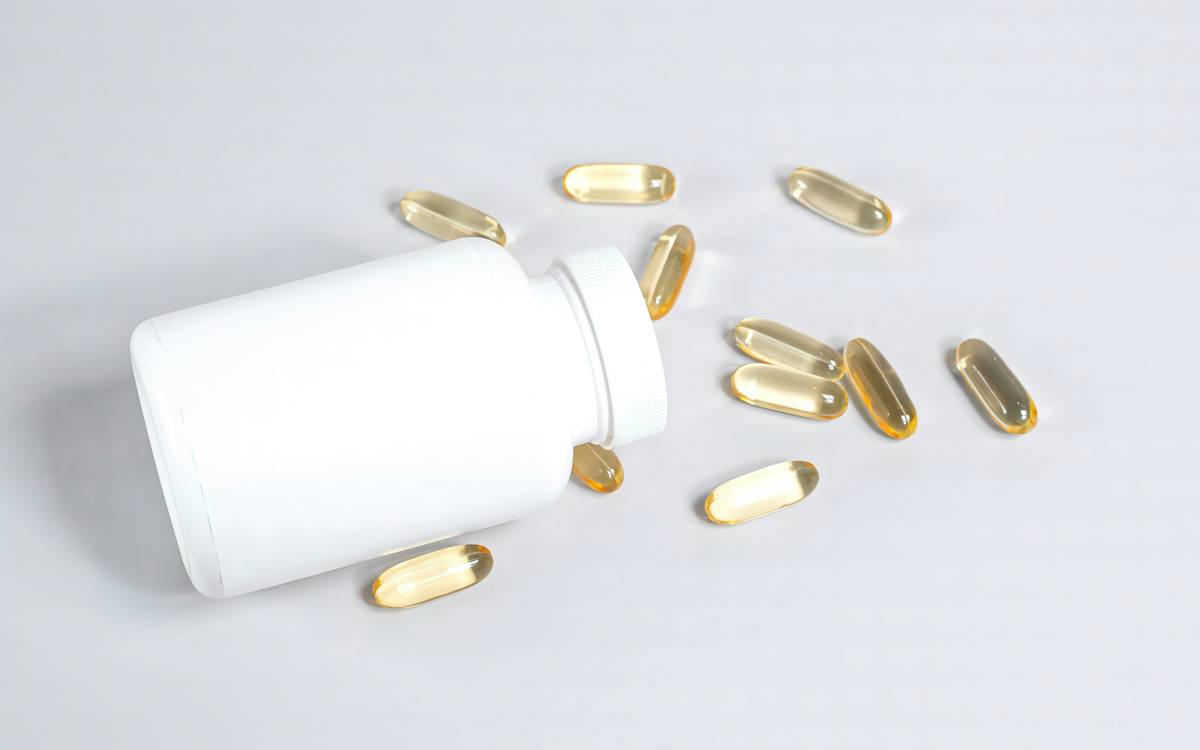 woman reviewing prenatal vitamins recommended by doctors with nutritionist
